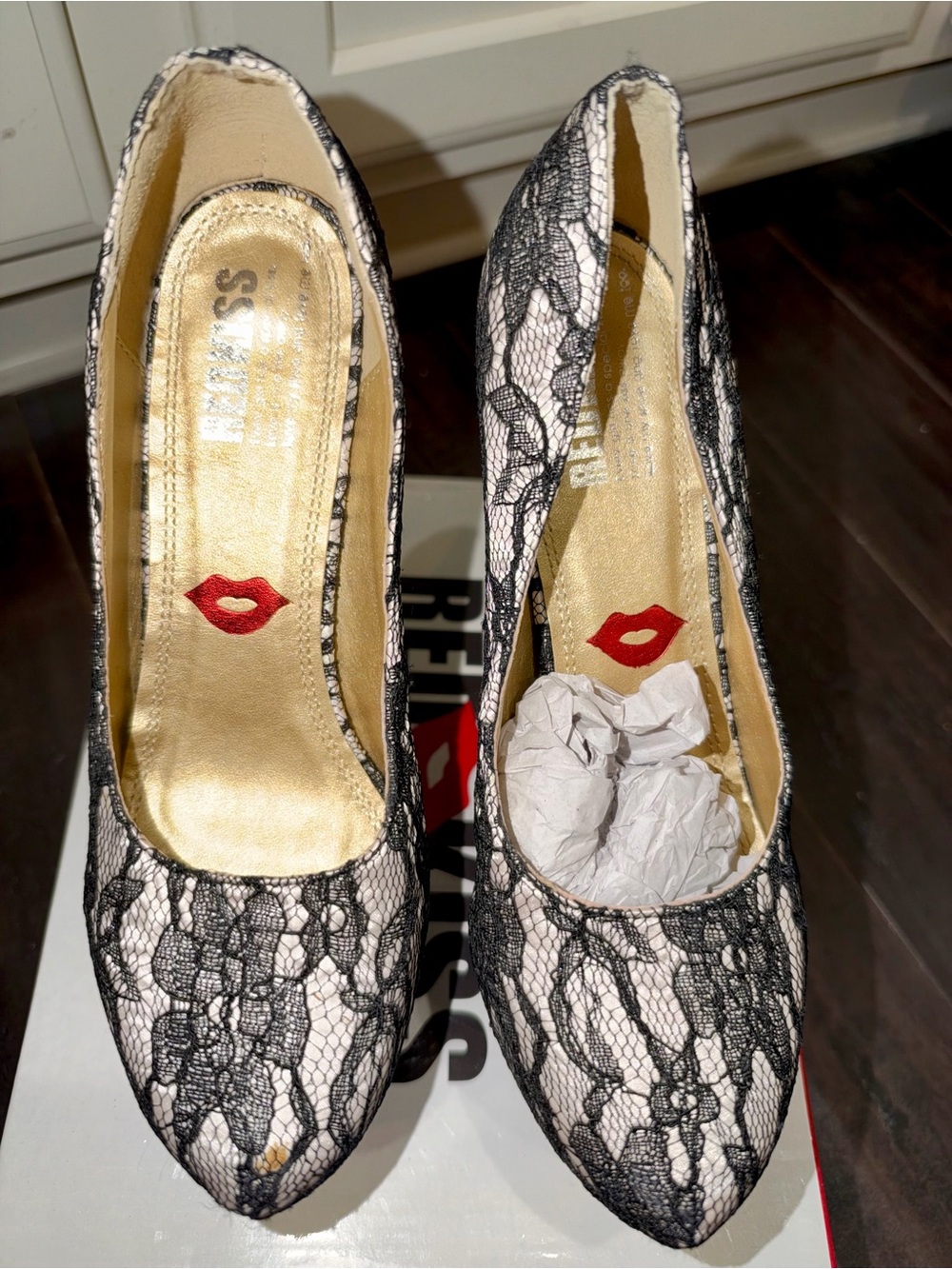 Red Kiss Lace-AO Overlay Platform Pumps in Black and Champagne Pink